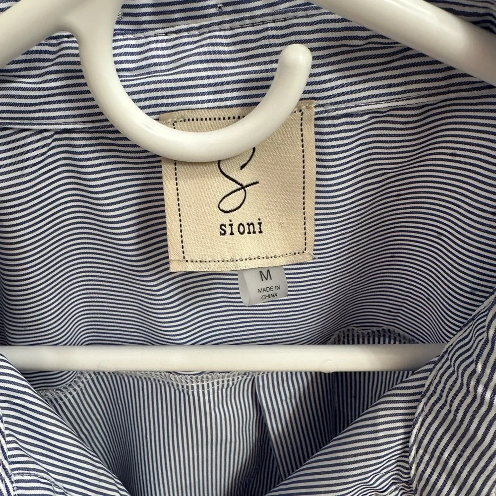 Woman’s Button-Up Shirt - Picture 3 of 6